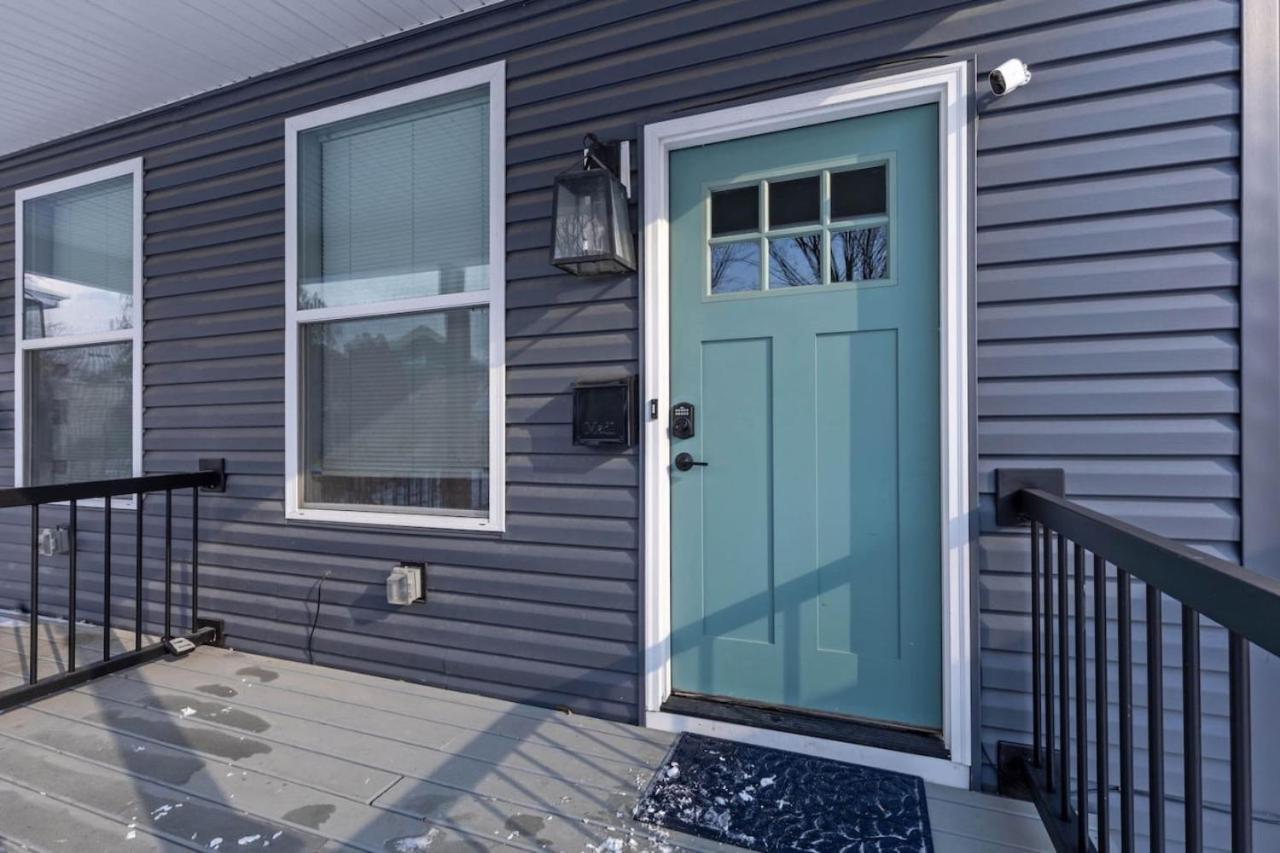 Massive Downtown With Hot Tub Holiday home *